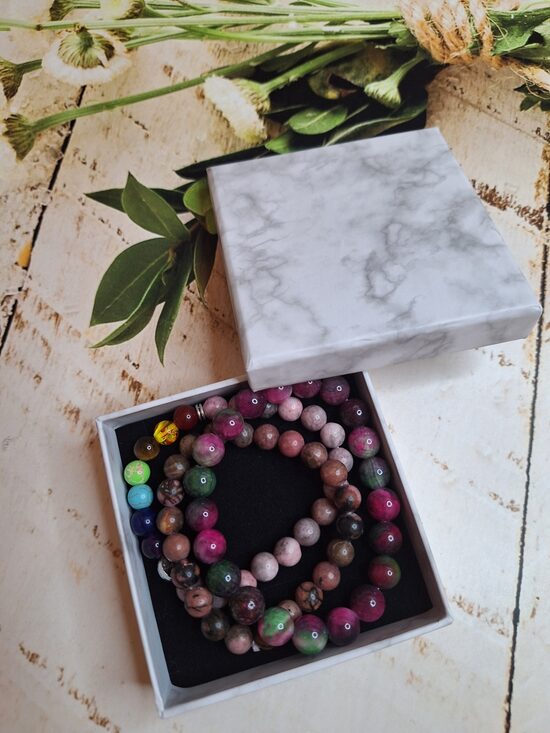 3 Rokassprādzes kastītē